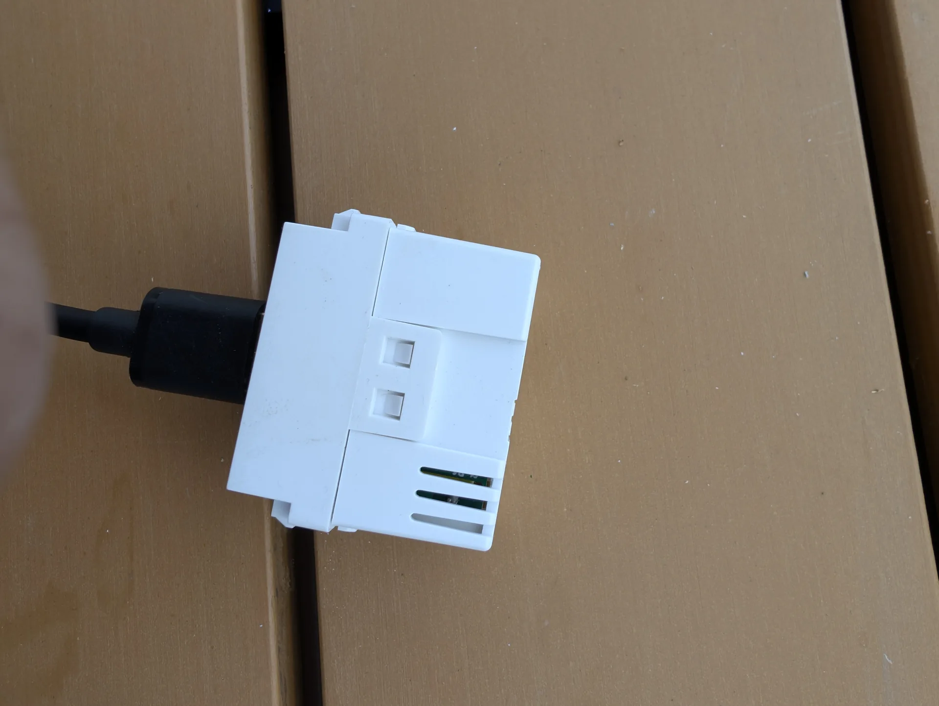 Le module 220 V→USB Synclum avant intégration au boîtier